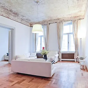 https://beautiful-apartment-in-7th-district.inbudapesthotels.com