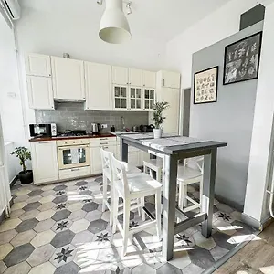 https://dob-duplex-apartment.inbudapesthotels.com