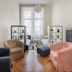 https://lonyay-grand-central.inbudapesthotels.com
