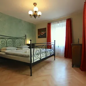https://mala-strana-apartment-1.praguehotelsweb.com